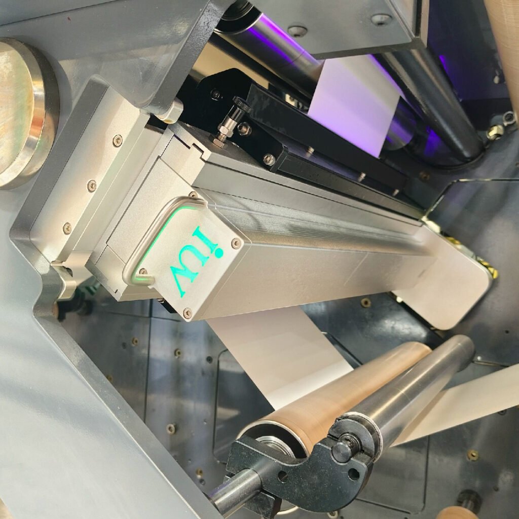 High-Opacity White and Varnish Performance in Narrow-Web LED UV Flexo Printing